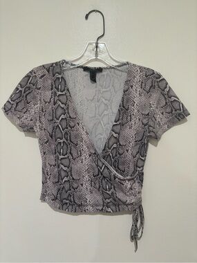 Snake-Print Crop Top - Black/Grey